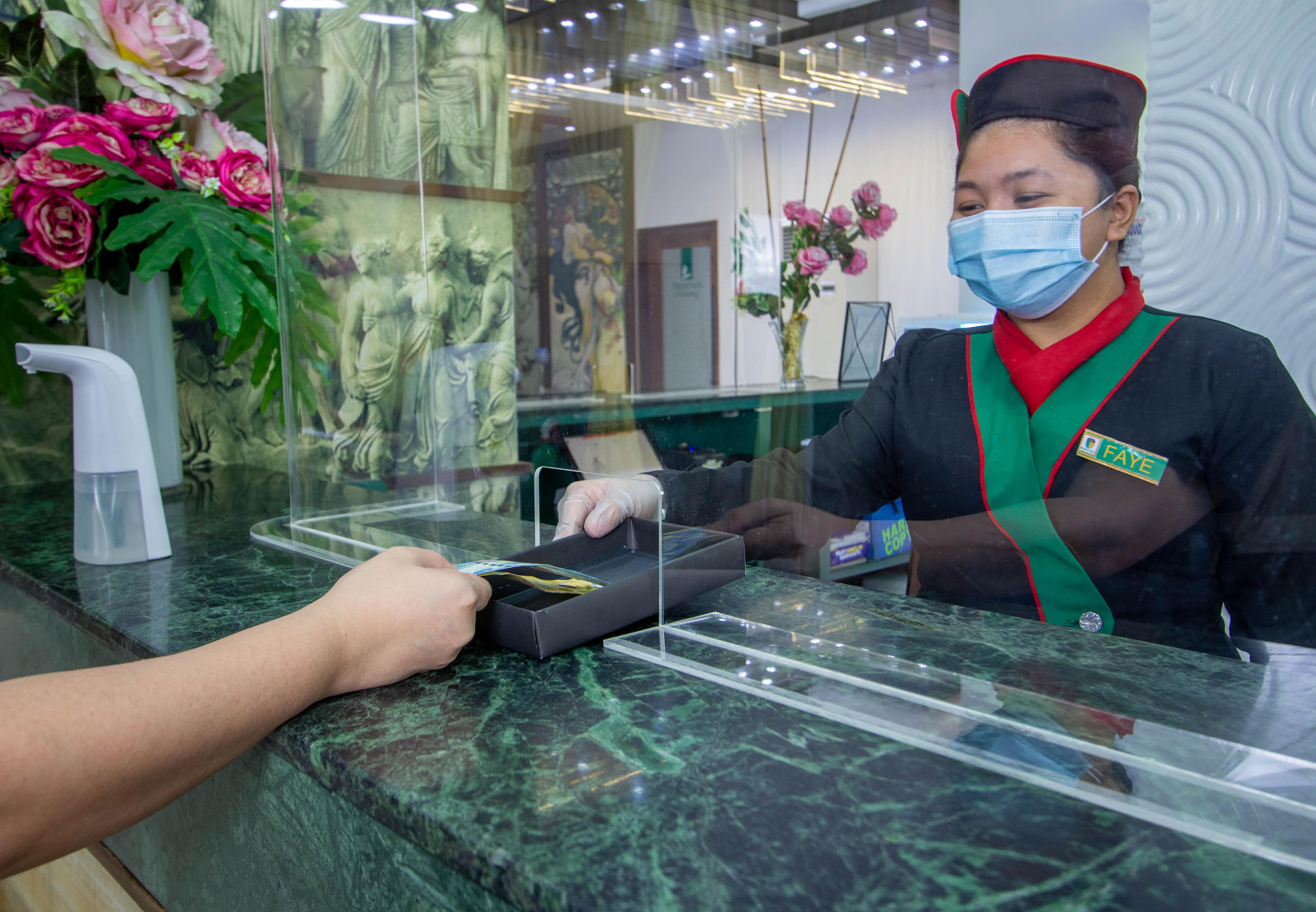 Eurotel Vivaldi Araneta Quezon City Dış mekan fotoğraf