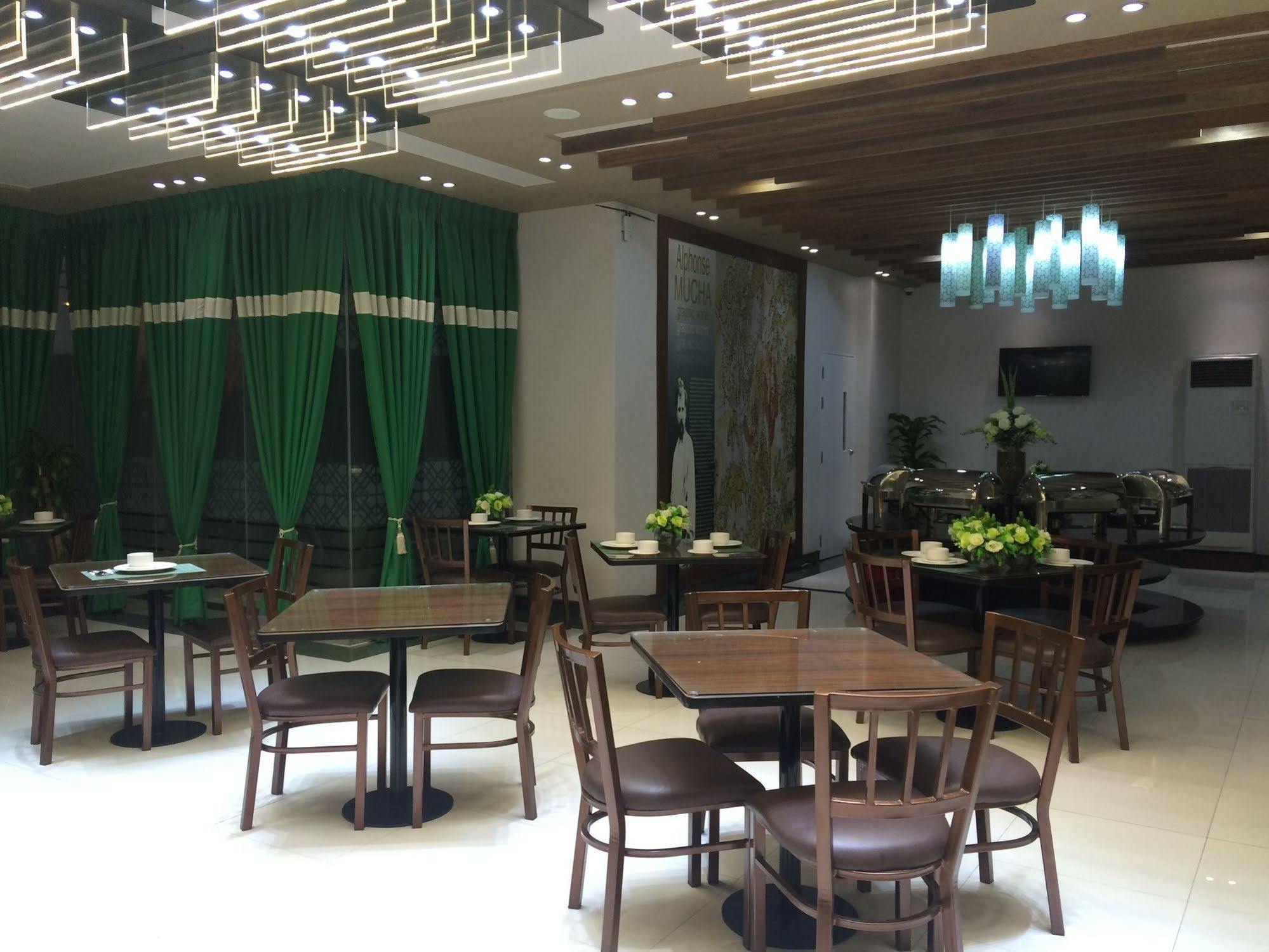 Eurotel Vivaldi Araneta Quezon City Dış mekan fotoğraf